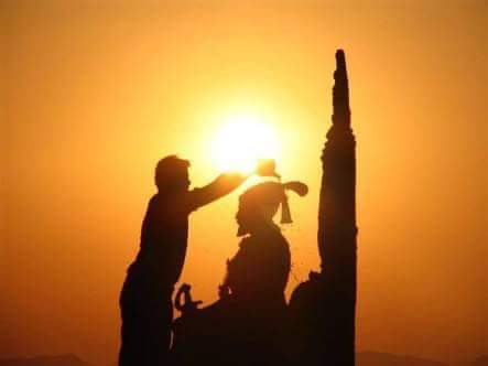ArjunSo77723280's tweet photo. पराभव की छाया में आत्मविश्वास का सूर्योदय – हिन्दू साम्राज्य दिवस
आज ज्येष्ठ शुक्ल त्रयोदशी को आज ही के दिन शिवाजी महाराज का राज्यभिषेक हुआ था और हिन्दुपदपाद शाही की स्थापना हुई थी हमारे लिय गौरव युक्त पुण्य स्मरण का दिन है। https://t.co/WIaU34F8m1