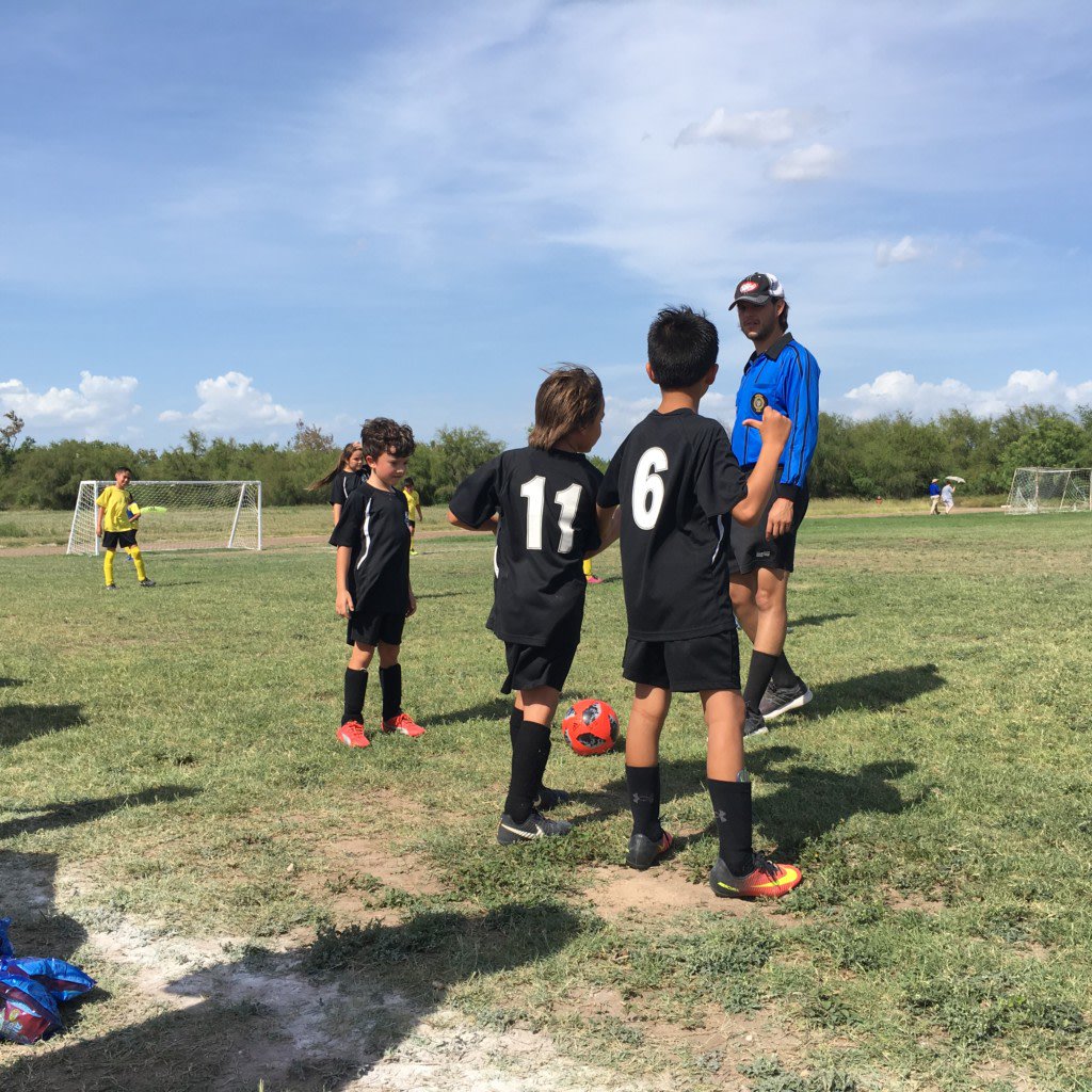 theRGVmoms's tweet photo. Where are our soccer moms?!?⚽Join me Wed., 6/27 at 11:30AM CST for a FB Live #Giveaway and unboxing of the #SoccerMom #SurvivalKit from our partners @postcereals! Tune in to find out how to enter! READ MORE >> https://t.co/DZOud7gPvt #kickitwithpost #OreoOs @pebblescereal #ad https://t.co/t5HLBhBxWQ