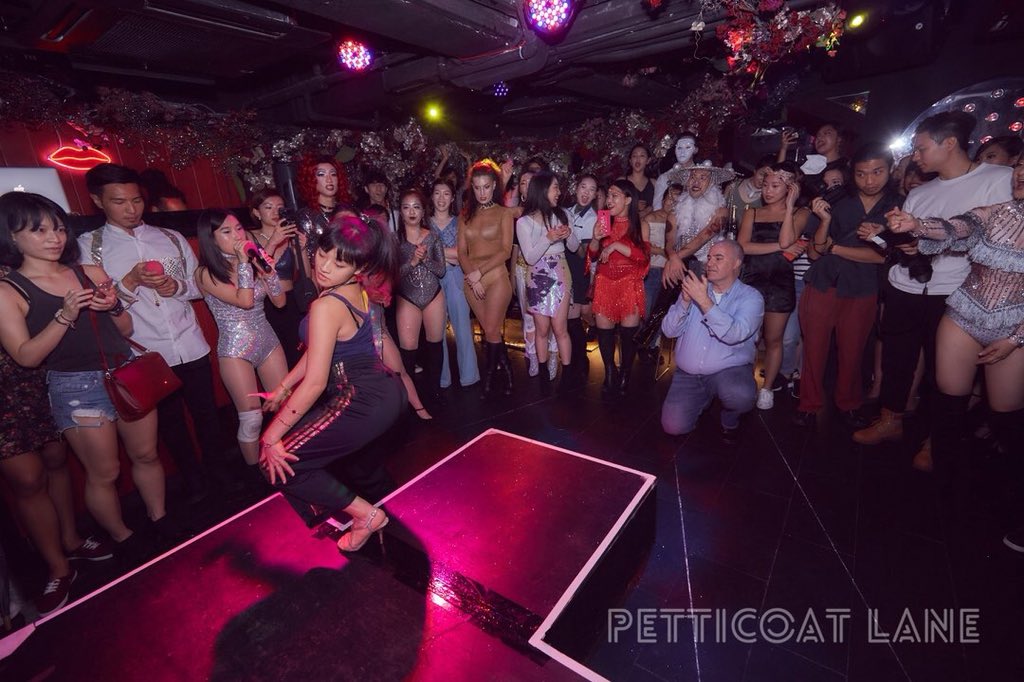 RealGaysofHK's tweet photo. when you is huntin for D at the gay bar but it be like https://t.co/VsEH3Nw4Wh