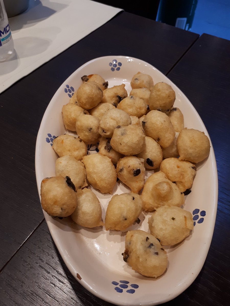 Larabrusi's tweet photo. #pittule
#buonappeTito 😁 https://t.co/woMpiFj3Bw
