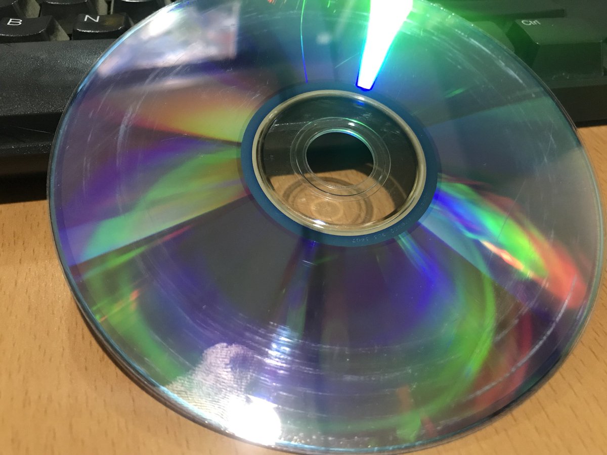 khrisier's tweet image. En noticias tristes de hoy (de paso lunes) estaba instalando #MacOSXLion en la PC para probar todo bien hasta q la unidad “autorayó” el disco, q webada