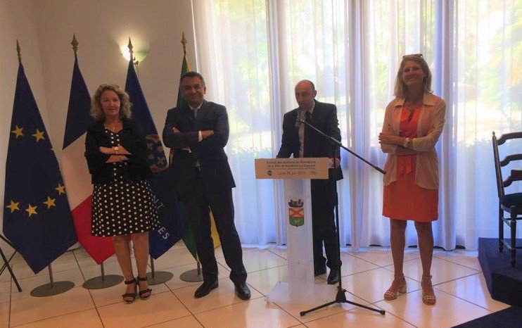 lespremieressud's tweet photo. Cette après-midi, le Maire de Mandelieu, Monsieur Sébastien Leroy, rencontrait l’équipe d’Hello Diabète pour les féliciter du prix reçu à @ScienceFactor. 200 dossiers ont été présentés et le coup de cœur du Jury a été attribué à cette équipe 100% féminine! Félicitation à elles! https://t.co/m4ThVccaYH