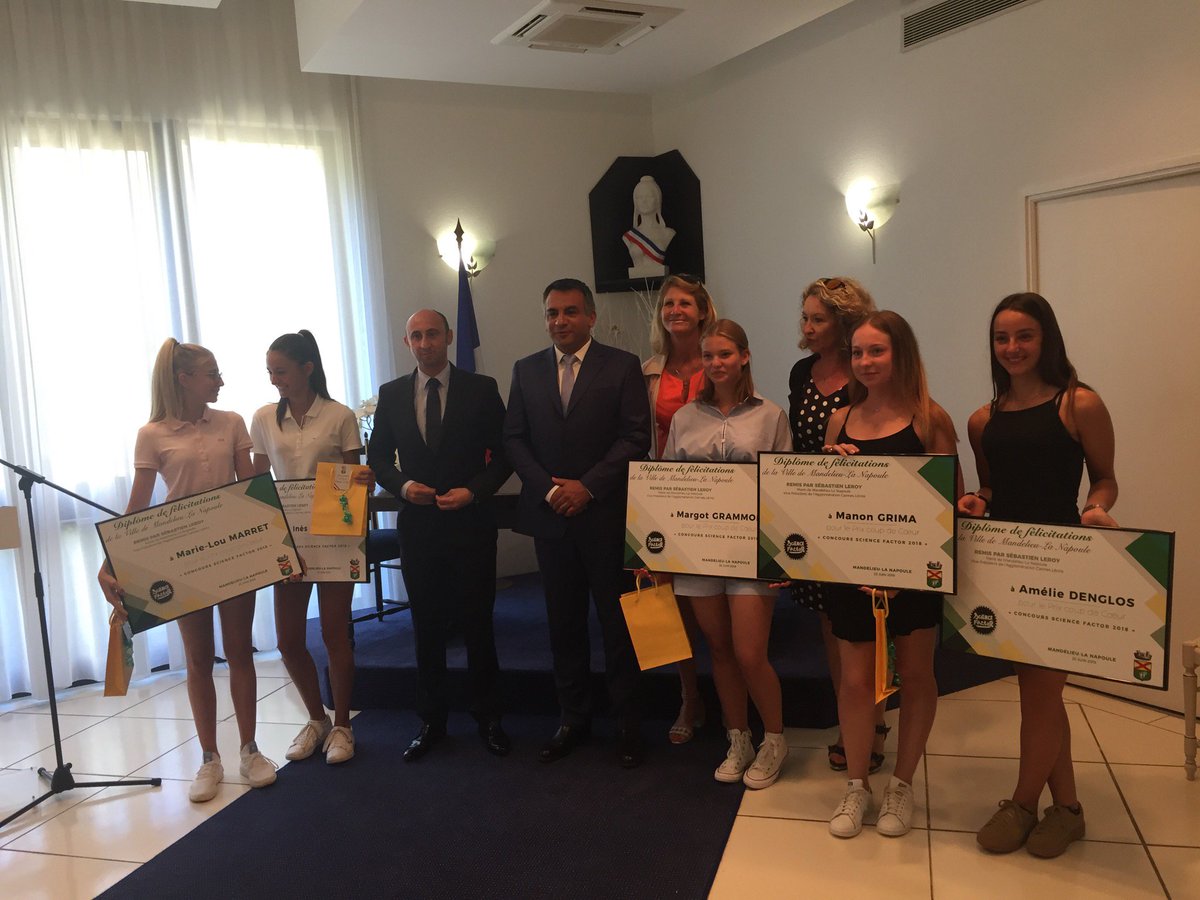 lespremieressud's tweet photo. Cette après-midi, le Maire de Mandelieu, Monsieur Sébastien Leroy, rencontrait l’équipe d’Hello Diabète pour les féliciter du prix reçu à @ScienceFactor. 200 dossiers ont été présentés et le coup de cœur du Jury a été attribué à cette équipe 100% féminine! Félicitation à elles! https://t.co/m4ThVccaYH