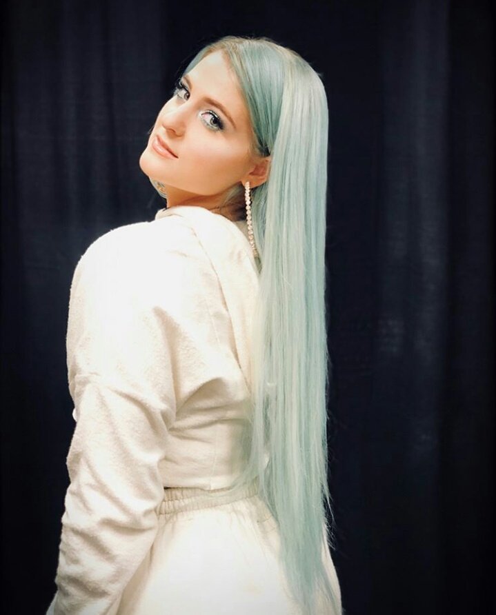 MegatronzES's tweet photo. Meghan Trainor luciendo un nuevo cambio de look para el festival #SummerBash de @B96Chicago https://t.co/yTK7W7cJtg