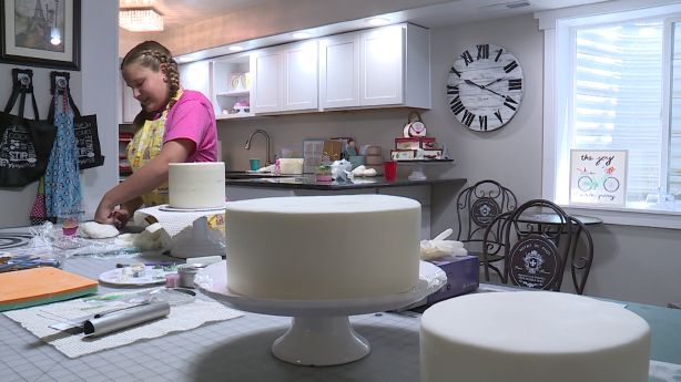 KSLcom's tweet photo. 12-year-old Addie Branham immersed herself in baking cakes when her dad was deployed to Afghanistan and her mom had cancer. Now her dad’s home, her mom beat cancer and Addie has her own cake business. https://t.co/z1LIaudELY https://t.co/E6uq5q9cx8