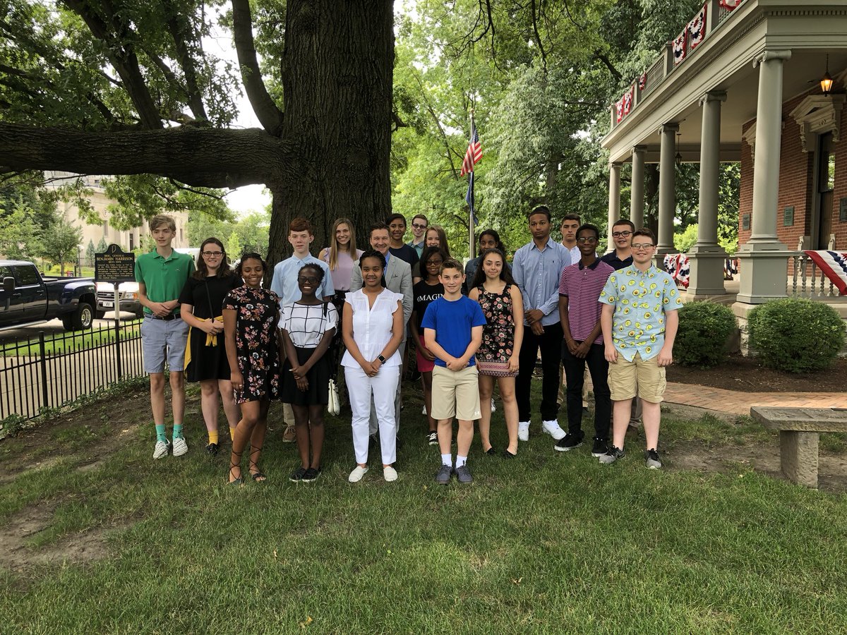 iRUNthemuseum's tweet photo. Future Presidents of America @PresBenHarrison with their guest speakers Jeff Bennett and Christina Hale. #futurepresidentsofamerica #fpa https://t.co/6VwCYeQ7PV