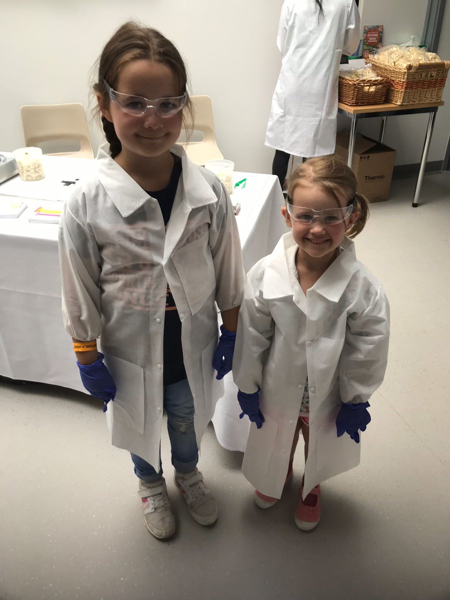 Jozeffi's tweet photo. #RothamstedFestival Scientists in the making! The girls loved the popcorn weighing! https://t.co/AQCuZPb1pV