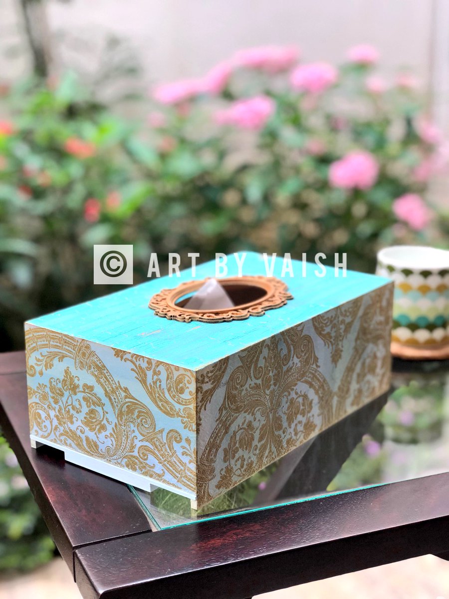 VaishnaviPE's tweet photo. Finished yet another vintage-y decoupaged tissue box! 😊 #artbyvaish #decoupage #crackleeffect #chalkpaints #iloveart https://t.co/wwwQ2UZET4