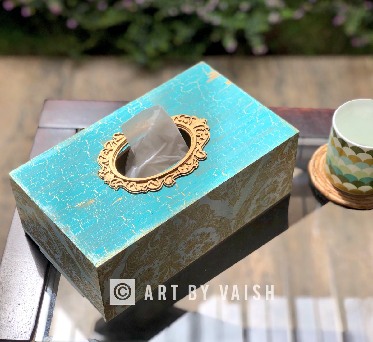 VaishnaviPE's tweet photo. Finished yet another vintage-y decoupaged tissue box! 😊 #artbyvaish #decoupage #crackleeffect #chalkpaints #iloveart https://t.co/wwwQ2UZET4