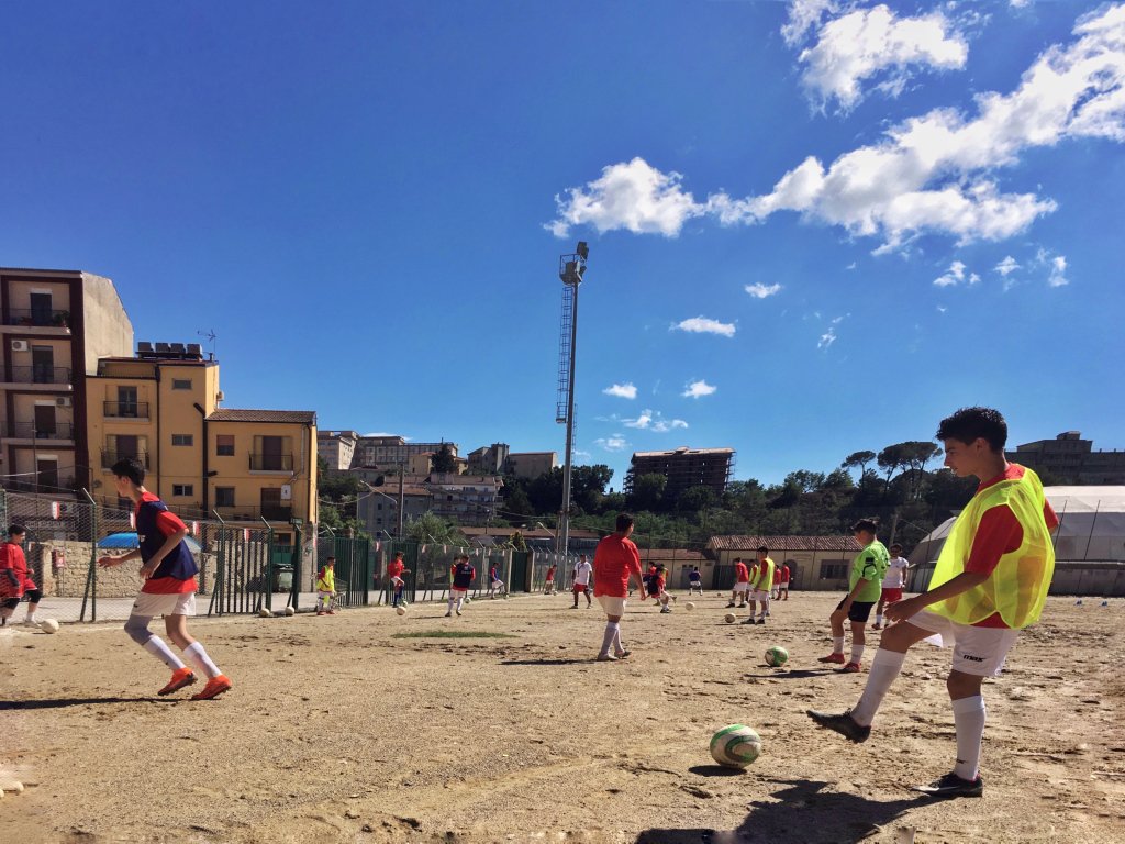 cittadinicosia's tweet photo. CALCIO: è iniziato lo Stage Academy con 30 ragazzi provenienti da tutto il circondario https://t.co/OscjPu9XZ3 https://t.co/hqT1KjD8Ky