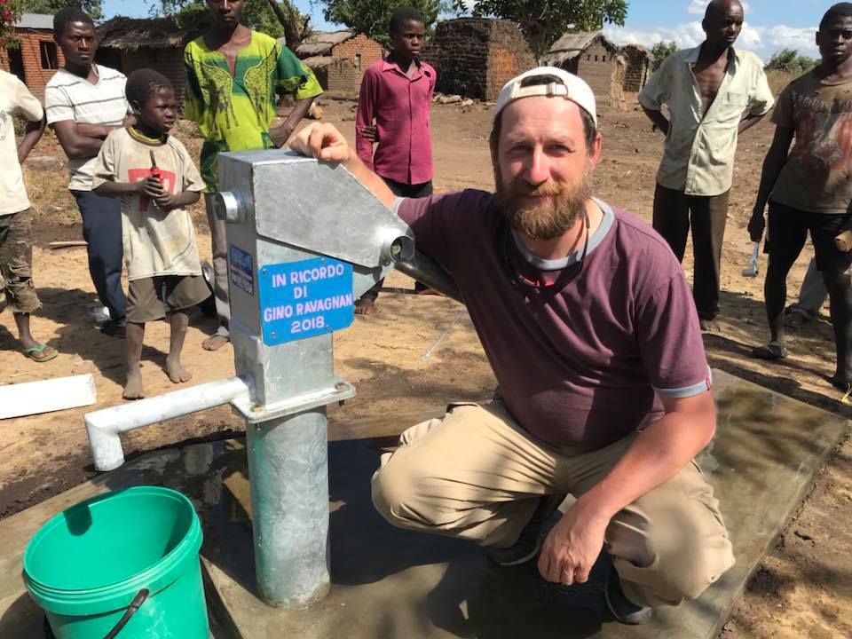 teaming_it's tweet photo. Più di 5000 persone, in #Malawi, oggi hanno accesso all'acqua anche grazie a te!! 
I pozzi non sono mai abbastanza, unisciti a @matteo_fe donando 1€ al mese, Tu puoi fare la differenza! 
➡➡ https://t.co/FuJurYqFwO
#StorieTeaming https://t.co/AzpfzX2Ao4