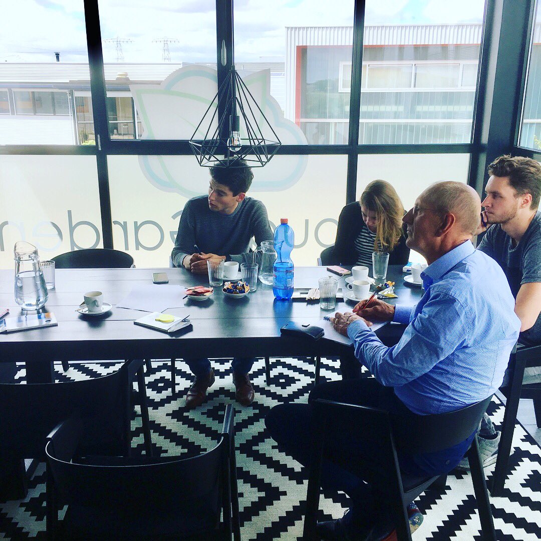 YellowPirates's tweet photo. Geslaagde brainstormsessie gedaan vanmiddag met het enthousiaste team van Cloud Garden uit Zwolle. https://t.co/JBCpq1x7qv