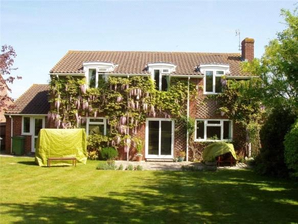 We’ve recently completed on this modern detached family home in Sherborne St John.

randallsresidential.co.uk/properties/113…

#happyclient #propertysold #sherbornestjohn #propertyoftheday #basingstoke