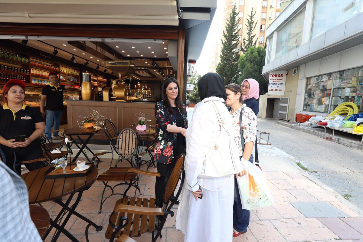 Ramazan ayında gerçekleştirdiğimiz seçim çalışmalarında ziyaret ettiğimiz ve daha sonra kahvelerini içmek için söz verdiğimiz kardeşlerimizi ziyaret ettik. Seçim sonuçlarını değerlendirdik.Yoldan geçen hemşehrilerimizle sohbetimiz daha da keyiflendi... #VakitAdanaVakti