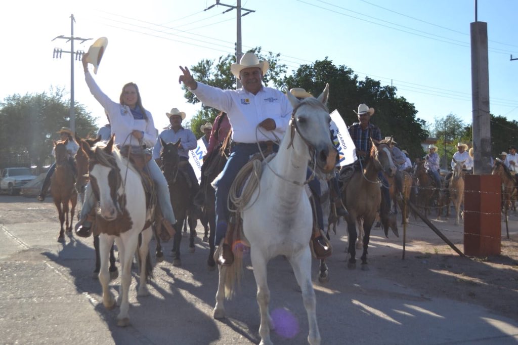 celyaldana's tweet photo. Agradecemos la invitación de nuestro próximo alcalde de Banamichi, Lauro Escalante. Pasamos momentos muy emotivos y amenos. Las tradiciones y costumbres de nuestros pueblos de Rio Sonora, nos dan fortaleza e identidad como sonorenses. #VotaPorCelinaAldana #QueSubaElRio https://t.co/dPg0A9OfBl