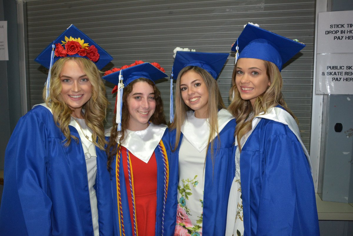 HhdsSchools's tweet photo. Congratulations, #Classof2018! @HHDSClassOf2018 https://t.co/wsXhgBagX5