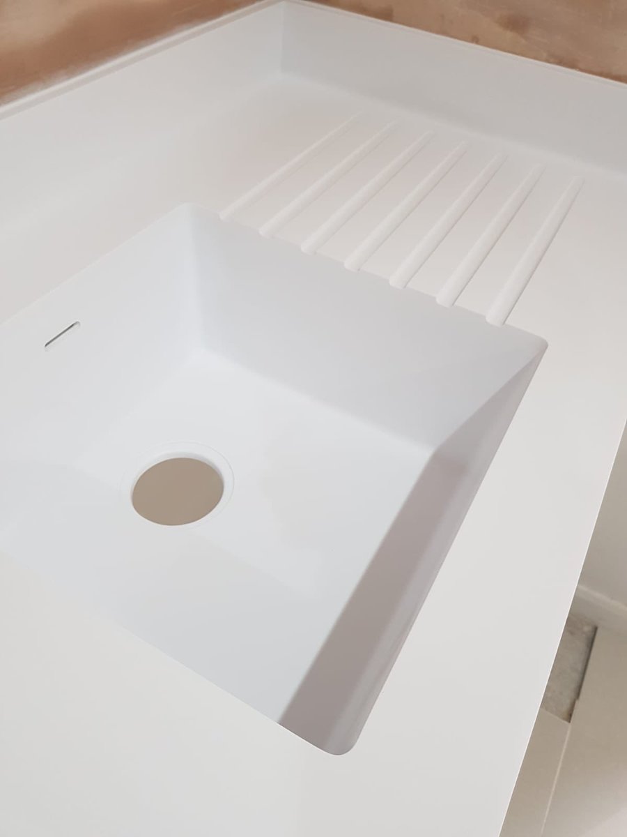 HawdonSurfaces's tweet image. Lovely fit by Hawdon Work Surfaces on Saturday☀️Designer White Corian. Seamless Coved upstands with matching integrated seamless Corian sink. Crisp, clean and fresh 👌🏻😃
Message Scott for more info or a free quote: 07848869222 - info@HawdonWorkSurfaces.com 
#Corian #Luxury