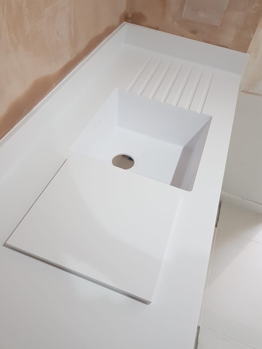 HawdonSurfaces's tweet image. Lovely fit by Hawdon Work Surfaces on Saturday☀️Designer White Corian. Seamless Coved upstands with matching integrated seamless Corian sink. Crisp, clean and fresh 👌🏻😃
Message Scott for more info or a free quote: 07848869222 - info@HawdonWorkSurfaces.com 
#Corian #Luxury