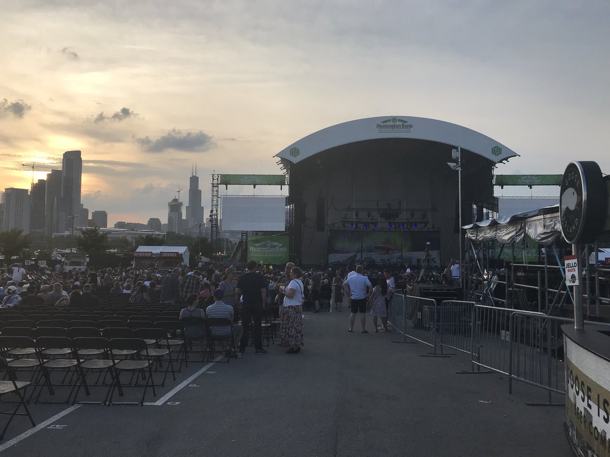 joeldo1's tweet photo. Late post due to still reeling @NekoCase @HuntBankPav 6/14 Only #Chicago thing missing was @hoganhere https://t.co/EJV73jebv4