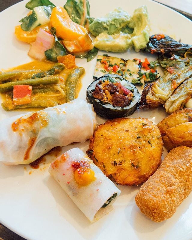 🌿New article on the site!
🥗@spiritrestaurants is a vega(n) restaurant with a buffet that serves over 50 dishes💚 Resulting in a plate full of varying colorful deliciousness🍃Read more about this restaurant on the Green Amsterdam website🍃
.
👉Link in… ift.tt/2KjfTNQ