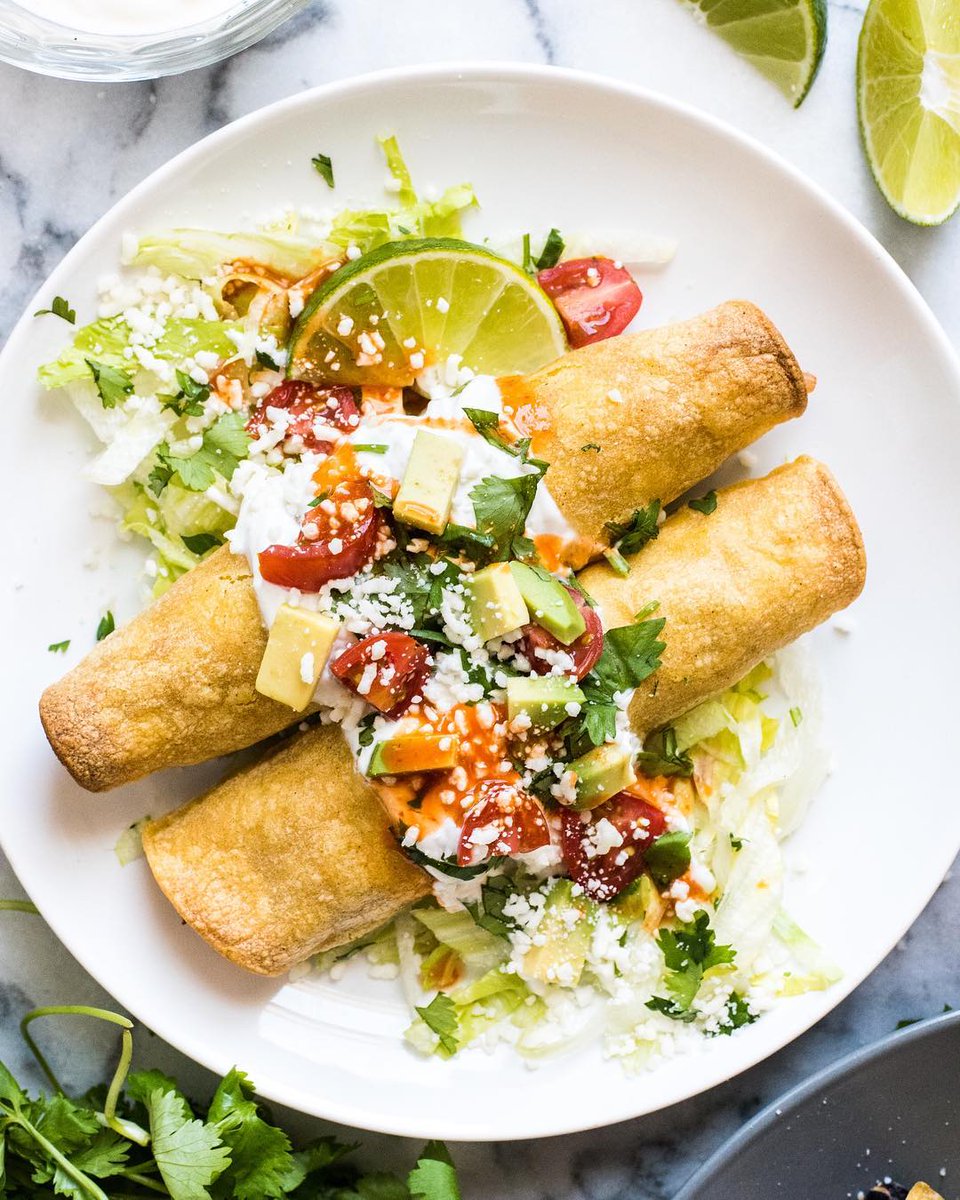 cookbookplugin's tweet image. 😍Baked taquitos stuffed with chicken and cream cheese!😍Careful now, you don’t want to chip a tooth trying to bite the screen. Instead, go and grab the recipe from @isabeleats!

instagram.com/p/Bjp4FxBnlJj/
