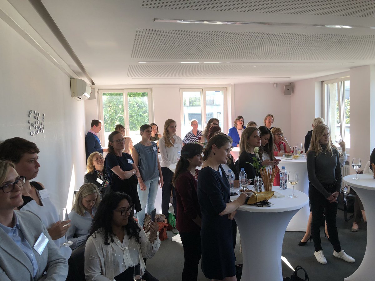 TijenOnaran's tweet photo. Wow, ich freue mich gerade so sehr! Unser erster @gd_women Afterwork in Zürich und toller Zulauf 🎉! @dluzanin @ABBgroupnews gibt Einblicke in #digitaleservices , #digitaletools und #digitalskills und vor allem #digitalcontent Strategien! #GlobalAfterwork https://t.co/7HwETvZ4n4