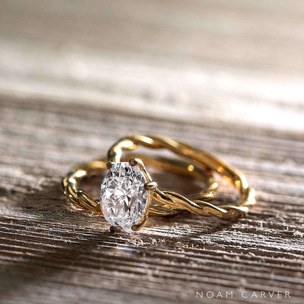 There are always options for those looking for something "subtle" but still elegant. It's all about the details. ✨#ygk #engagementrings #noamcarver