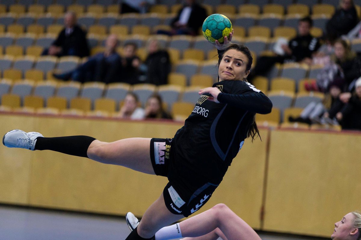 TrelleborgHBK's tweet photo. Millan kommer inte spela för Trelleborgs HBK kommande säsong. Studier på annan ort är anledning till varför hon lämnar.

Vi önska Millan stort lycka till med både studierna och framtida handbollskarriär💛 https://t.co/l32Jxw1eJS