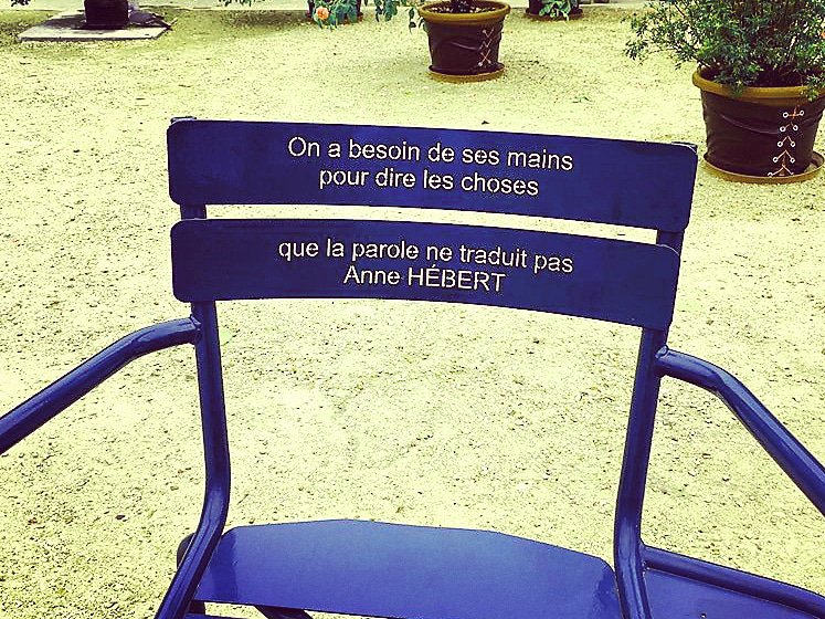 LaetitiaWilfert's tweet photo. Sortie du bureau ..mots cobalts sur sable d'or en passant au Palais Royal
#AnneHebert https://t.co/etORAzT9Hh