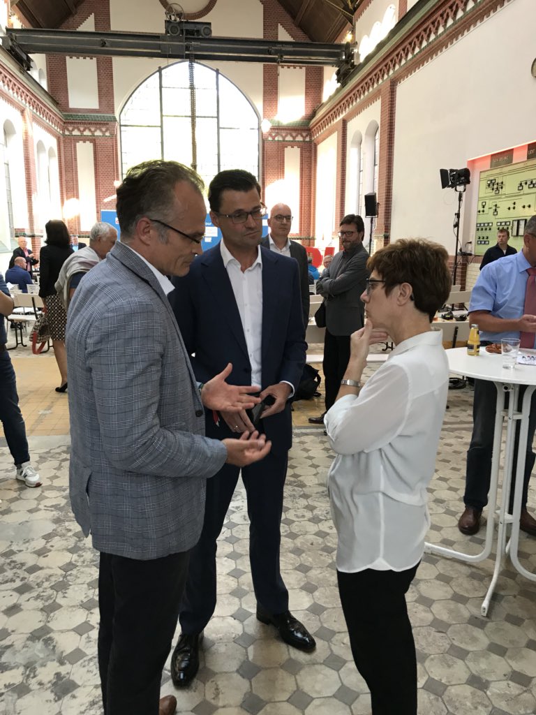 #Zuhoertour in Cottbus. <a href="/_A_K_K_/">Jetzt @akk</a> im Gespräch. Gleich geht es los im Alten E-Werk.