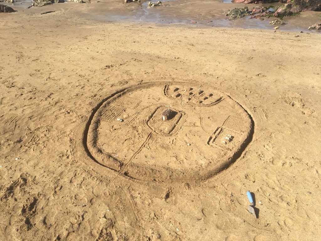 TheDigVenturers's tweet image. For everyone wondering what the missing Anglo-Saxon monastery we’re looking for would have looked like, we made a reconstruction out of sand 🏖 #BeyondBede