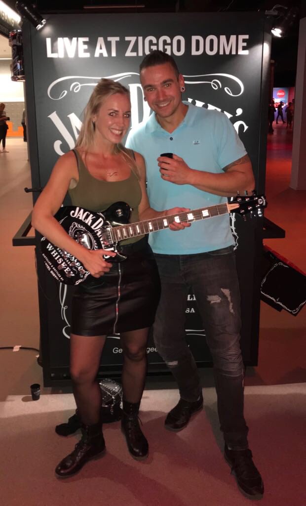 Catjetwit's tweet image. Waiting for @Nickelback #ziggodome #020