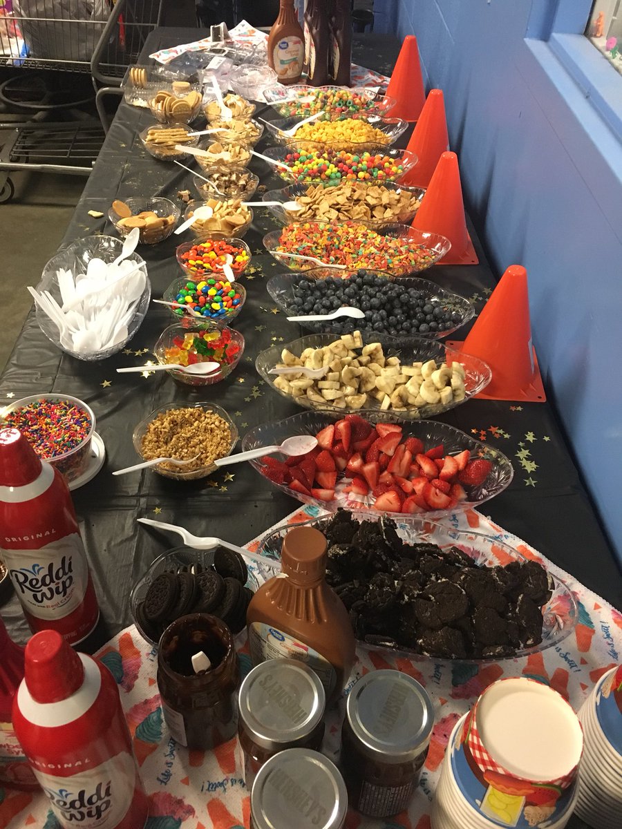 OggieHR's tweet photo. Safety Party at 2352! #IceCreamBar #team2352 #TooMuchSugar #EnoughFor2Days #SafetyIsWhenNothingHappens #SoManyToppings https://t.co/OCQELo30cp