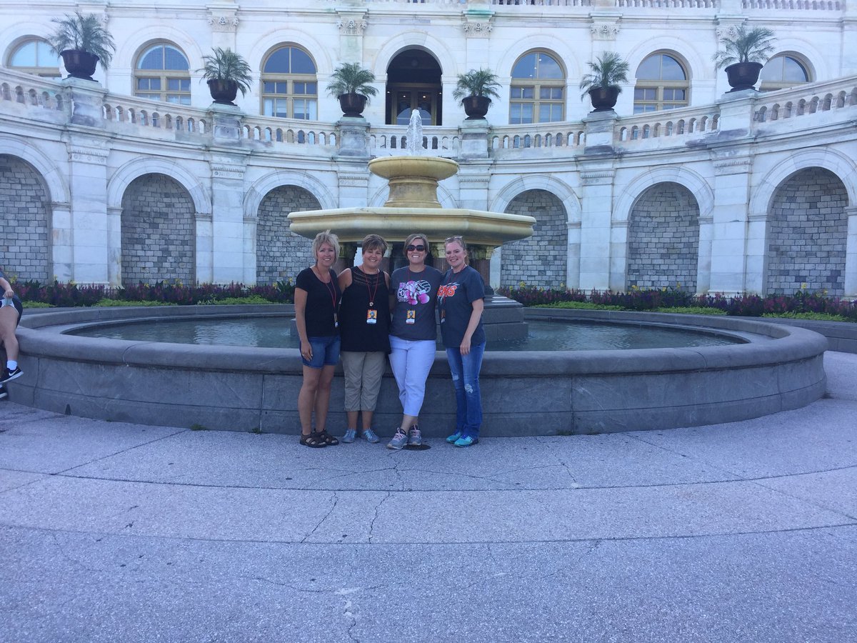 ShariLord's tweet image. HMS staff enjoying our tour of Washington, DC!  #hurontigers