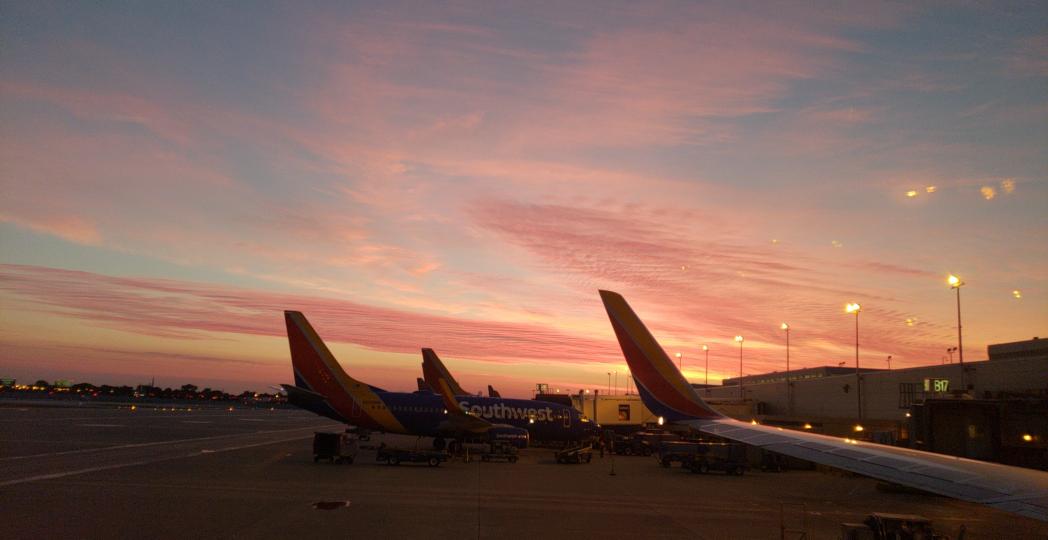 Paleonut_'s tweet photo. Sunrise over MDW ... #FlyMidway https://t.co/CTj6vC9MQ6