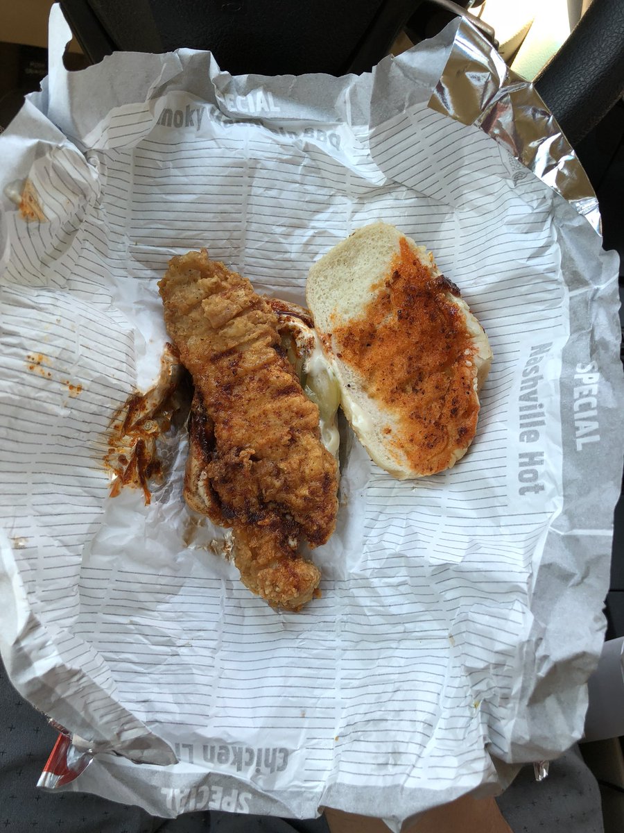 Damn <a href="/kfc/">KFC</a> it looks nothing like the picture. #smokeymountainbbq #nosauce #fail