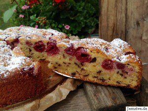 Für diesen saftigen #Kirschkuchen bedarf es weder große Geschicklichkeit noch viel Zeit. Ein schnell gebackener #Kuchen mit Schmand und Schokoladenstreuseln
#lecker #essen #food
buff.ly/2yB560c