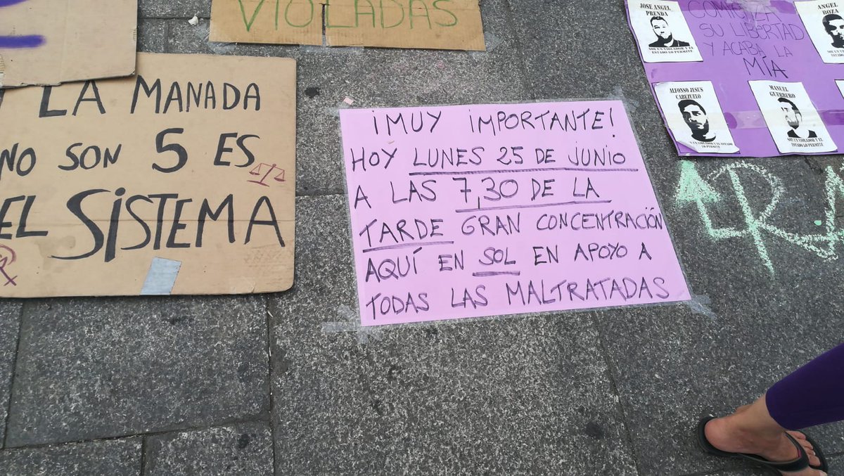 Por las que sufren los golpes en silencio

Por las que denunciaron y ahora están muertas

Por las que nunca llegaron a hacerlo

Por las violadas que hablaron

Por las que no lo hicieron por temor a comentarios

Y por todos sus agresores...En libertad. BASTA!
#AcampadaFeministaSol