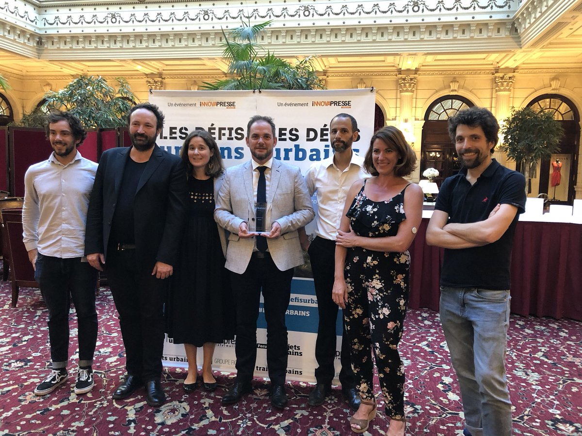 Le prix Défis Urbains pour la meilleure stratégie et opération urbaine catégorie « Urbanisme temporaire » pour la transformation par l'expérimentation de la Croix de Chavaux. Très heureux de recevoir ce prix à quelques jours du début de la saison 2 de #laplaceestanous #montreuil