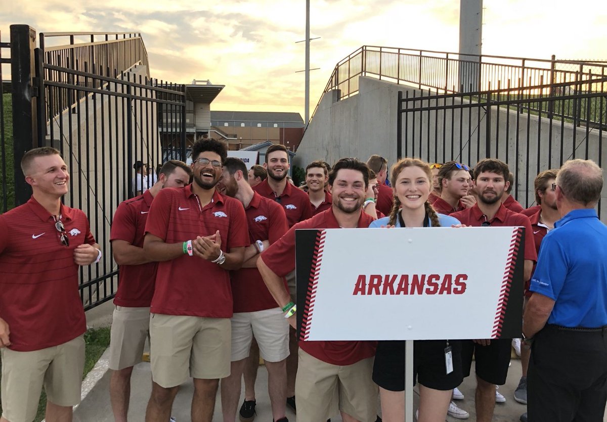 CollegeBaseCNT's tweet photo. RETWEET if you're rooting for @RazorbackBSB to win the National Championship https://t.co/hQbqZ5d5U5