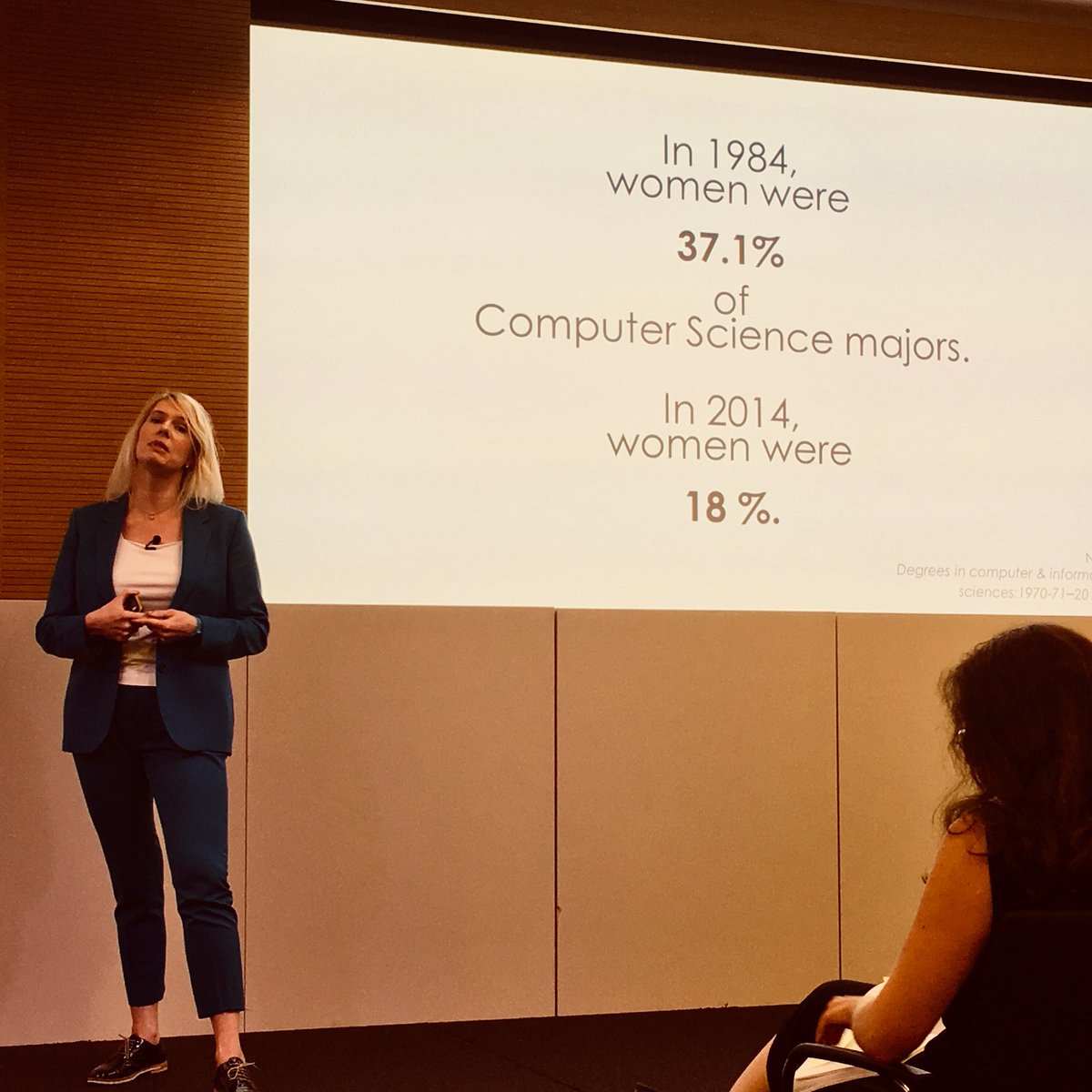 It’s not surprising that #tech is gendered when #computerscience is so gendered #womenintech #womeninstem #feminism #feministtech #sexisttech @ginasue @oiioxford #OIILondon