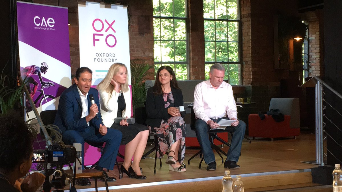 The judges are back to announce the winner! 

#LEV8