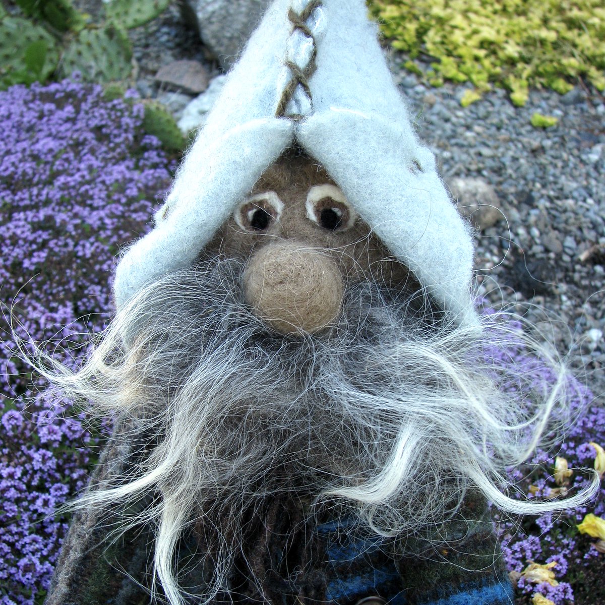 AmberGoesGreen's tweet image. This little gnome decided he wanted to do a photoshoot out in my rock garden.  Love his #beard. #Treetopper gnome made from 97% recycled 100% sustainable material 😊♻️🍄 #recycleddesign #sustainabledecor #gnomeinthegarden #gnomedecor #whimsy