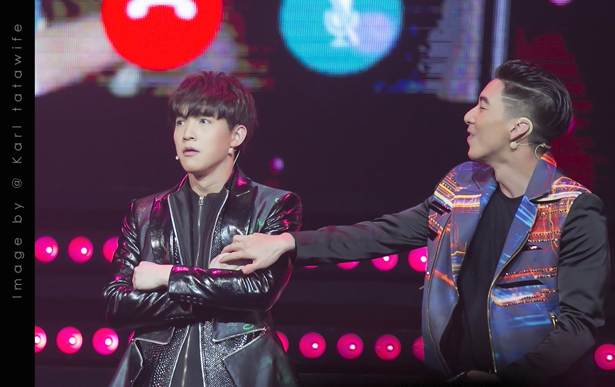 รูป #7wondersconcert2018 Day 1 [23/6/2018] #TonoPhakin  #ritz_rueangritz  ขอลาคืนนี้ไปด้วย โมเมนต์ #โน่ริท ที่สุดในคอนเสิร์ตนี้แล้ว #ใช่มะ #พี่ว่าใช่นะ 💛💛