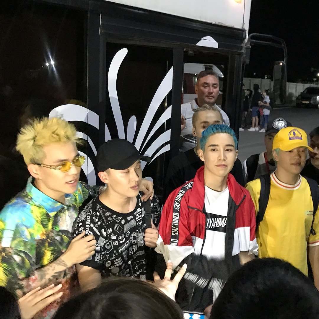 juz_ent_91's tweet photo. Они не как все звёзды.
Они неповторимые 🌸💚💙💜💛
#ninetyone #Welcome91 https://t.co/81wopsDFWh