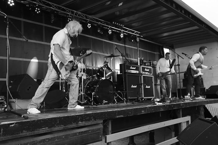 QuoRocking's tweet image. A few pics from out last show in Essex on Saturday