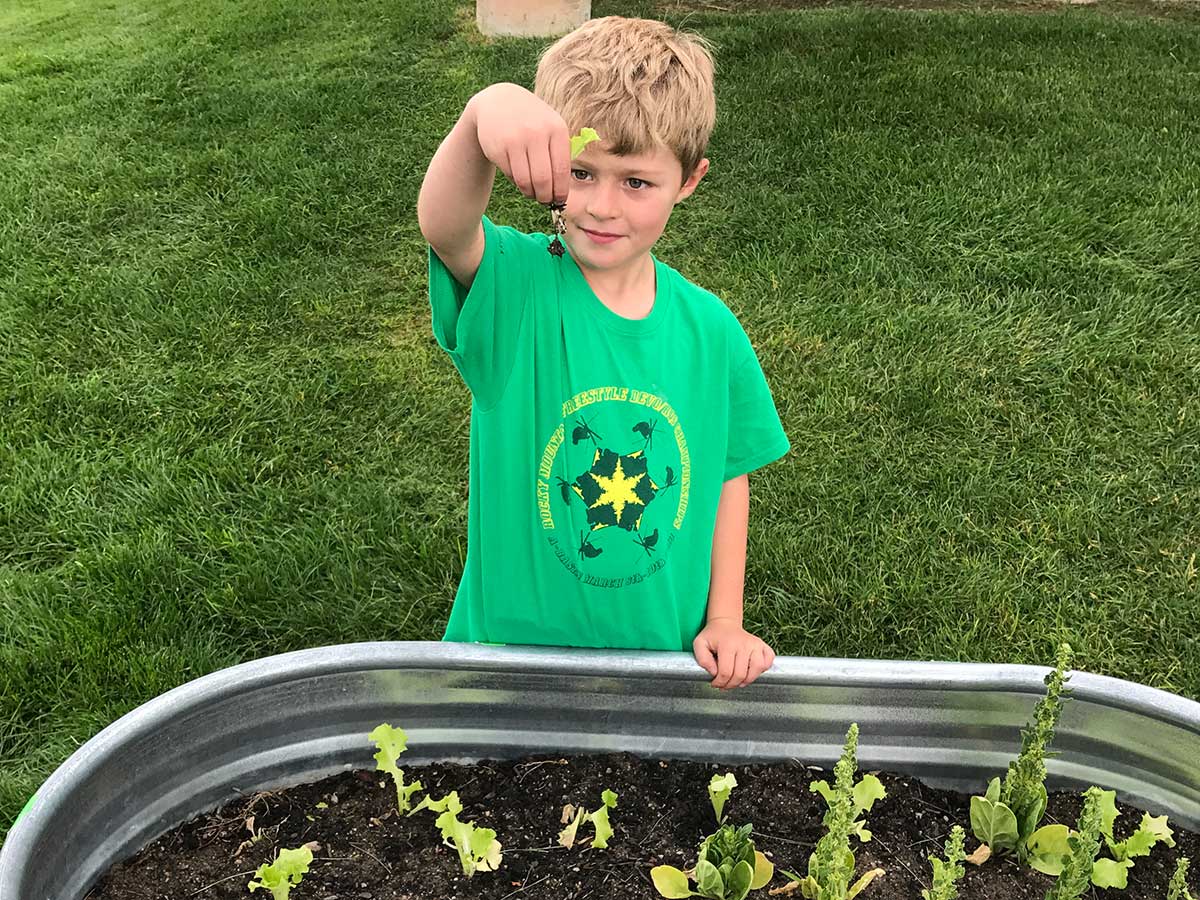 PCEF4kids's tweet photo. Looking for some summer learning opportunities for your burgeoning young gardener and food enthusiast? @EATSPARKCITY is offering 3 unique summer camps in July and August. Visit the EATS website for camp info and registration.
https://t.co/I0cNpCgWW2
#learningallyear https://t.co/VZzDNaPUn0
