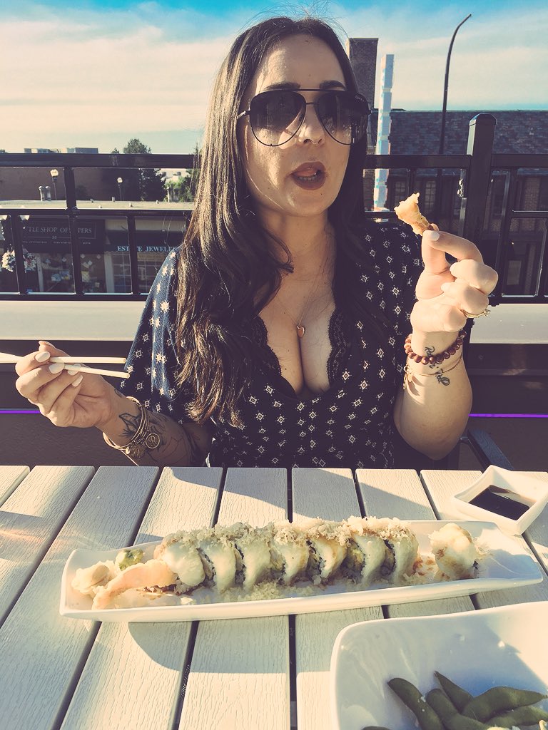 ada_buon's tweet image. 💙MOOD ALL SUMMER💙 #EatingForTwo #PregnantAF #BoobsReadyForFeeding #BoobsSwollenAF #BoyMom (Also, I’m literally growing a penis inside of me) Women’s bodies are incredible💙