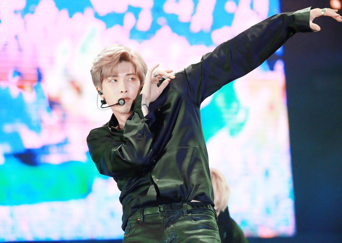 BTS Gallery tweet media