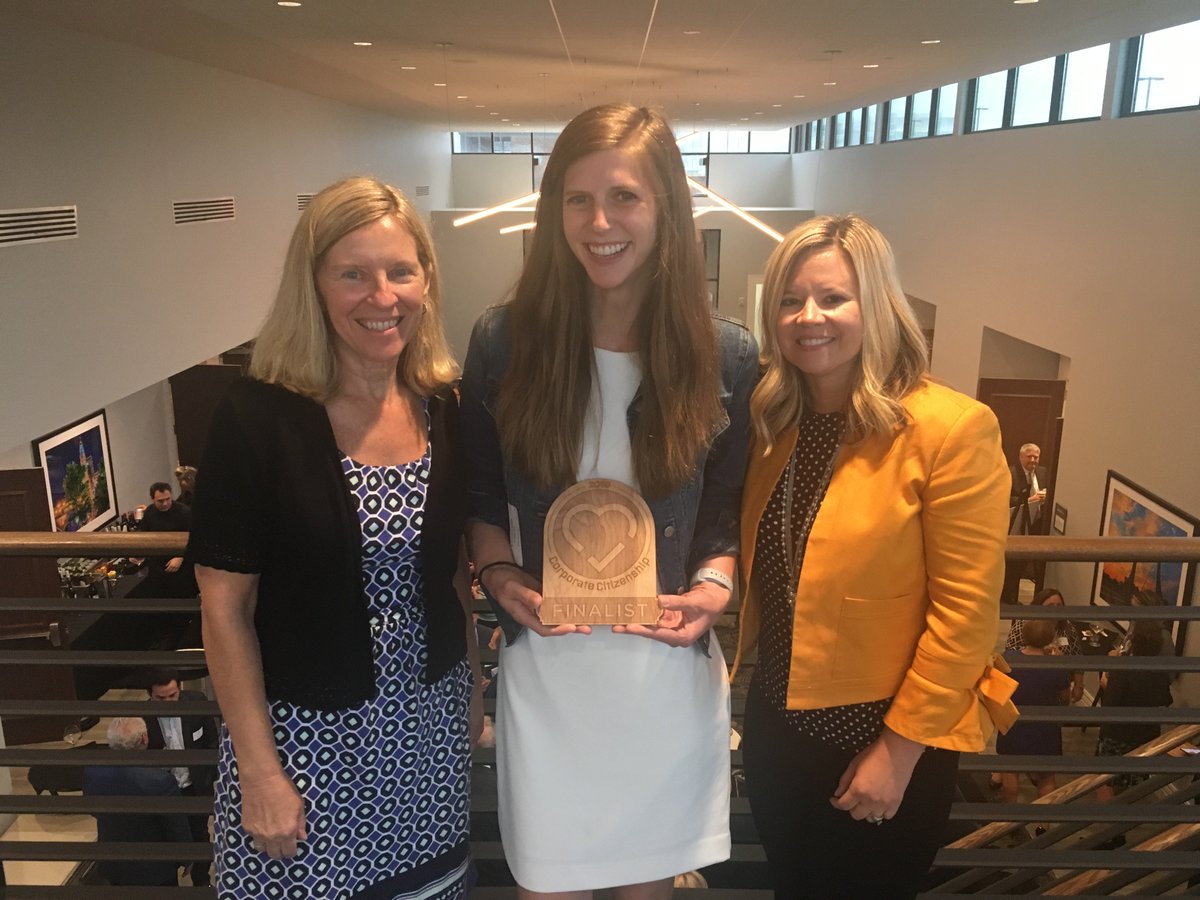 IGSEnergy's tweet photo. Last week, IGS attended @columbusbiz1stβs Corporate Citizenship Awards as a Vanguard honoree and a finalist in the extra-large company category. We are proud to be honored amongst the other companies for our involvement in the community. #IGSimpact https://t.co/6WZPgusxTH